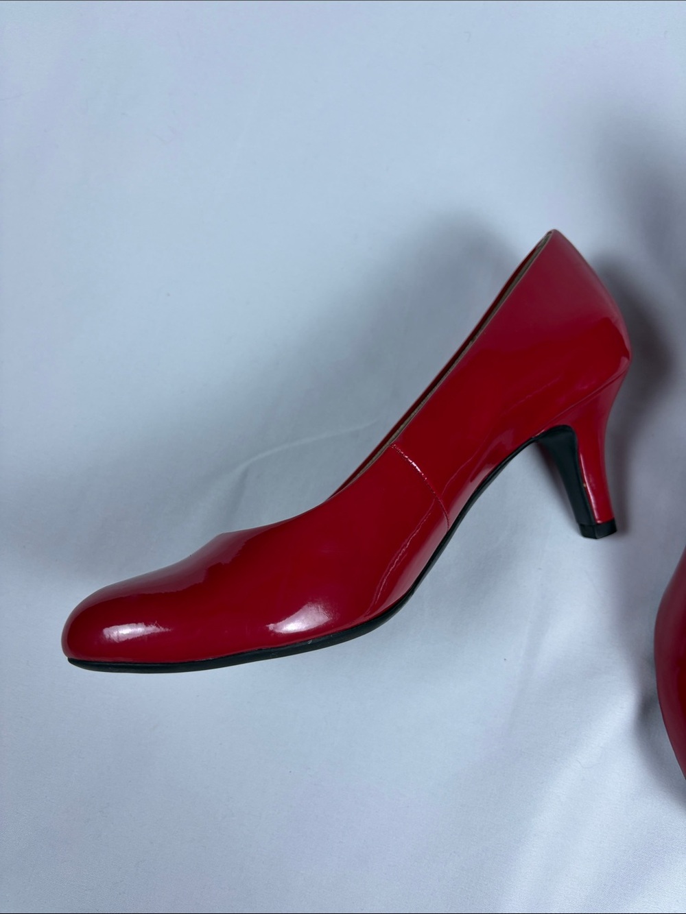 Life Stride Red Patent Kitten Heels - Picture 4 of 13